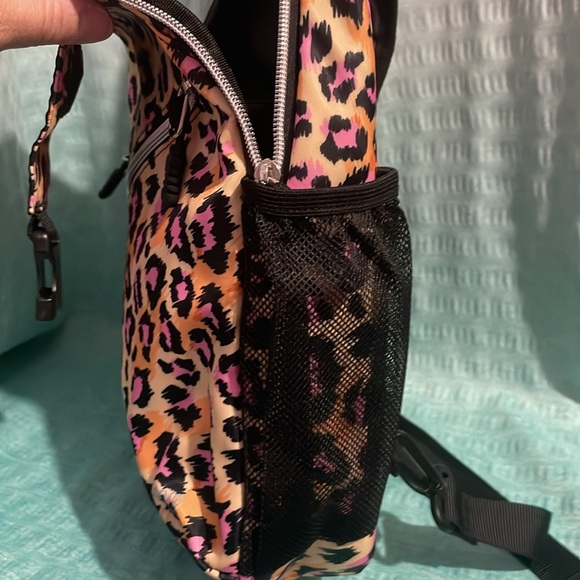 Leopard print one shoulder Back pack bag//purse NWOT - Picture 7 of 8